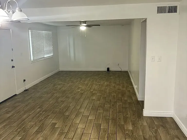 4020 N 61st Ave — Photo 10