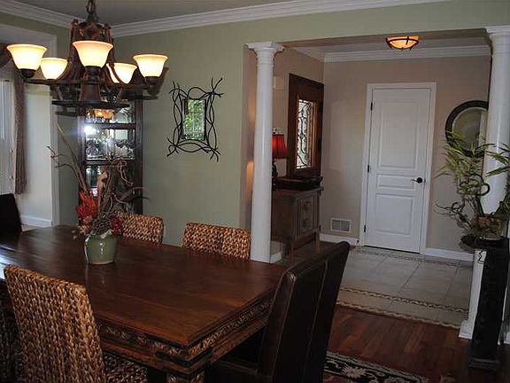 5th image of 300 Bradberry Dr