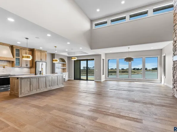 1105 E Thompson Pl, Tea, SD 57064