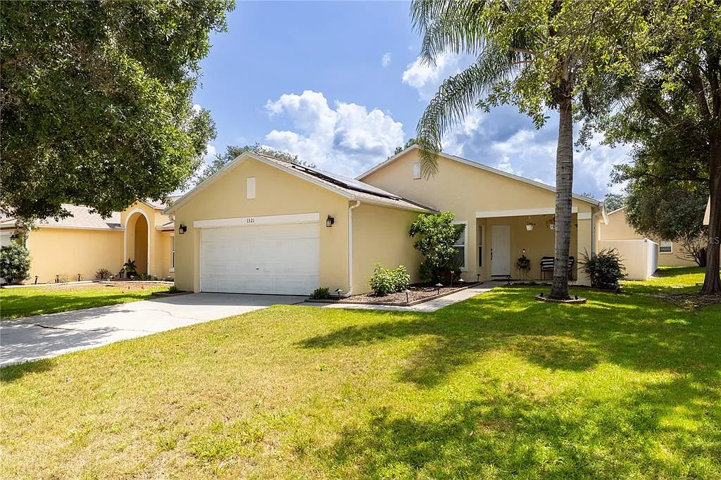 3 bed, 2.0 bath, 1096 sqft, $2,550 — Photo 1