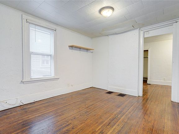 5th image of 8 Rowley St Unit 4