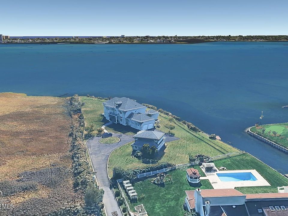1st image of 16 Broadmoor Drive
