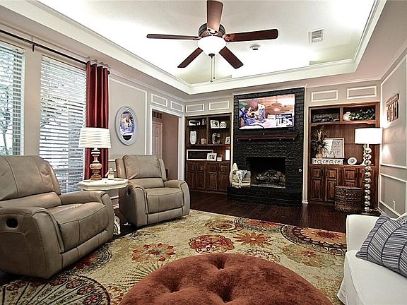 3rd image of 155 Winding Hollow Ln