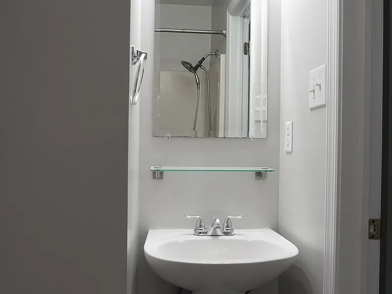 8001 Clovertree Ct — Photo 18