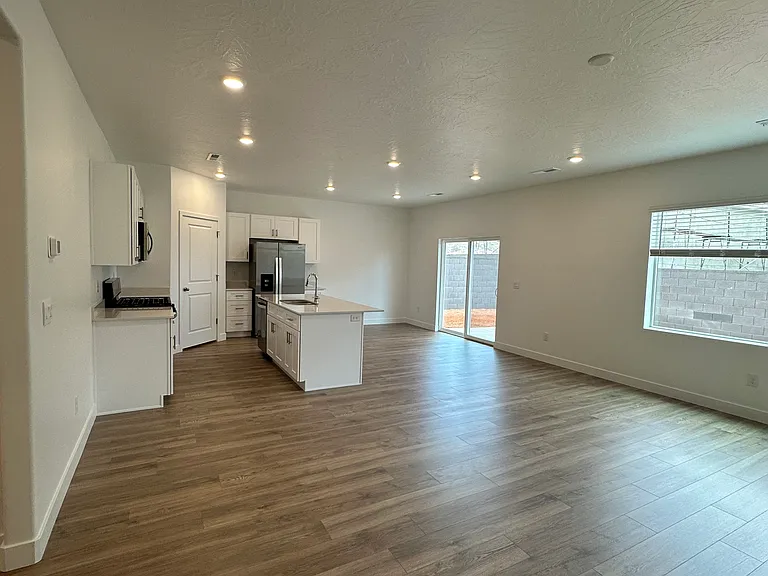 1558 S Staircase Way — Photo 3