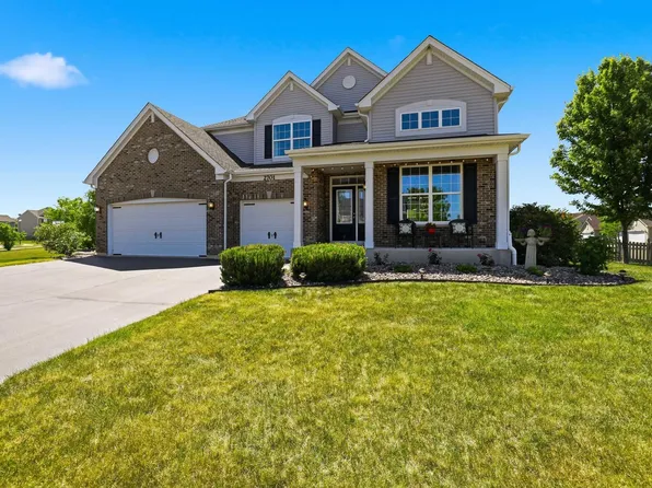 2701 Woodworth Ave, Woodstock, IL 60098