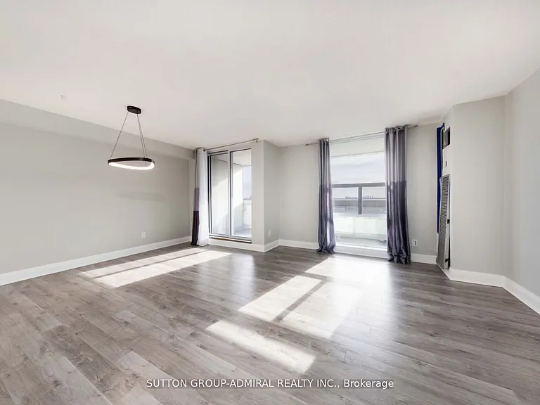 50 Inverlochy Blvd #1005 — Photo 7