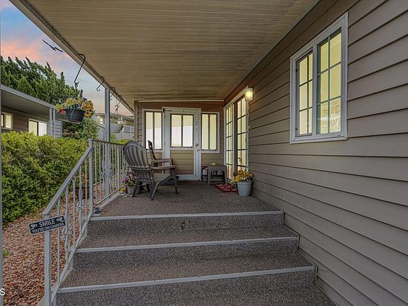 5th image of 5 Robertson Way #5