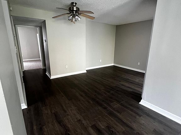 4th image of 183 Glades Cir #183