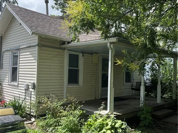 202 Hunt St, Wellsville, KS 66092