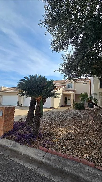 4 bed, 3.5 bath, 2036 sqft, $2,100 — Photo 2