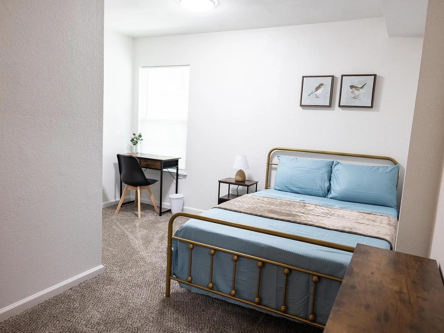 4 bed, 5.0 bath, 2000 sqft, $910 — Photo 1