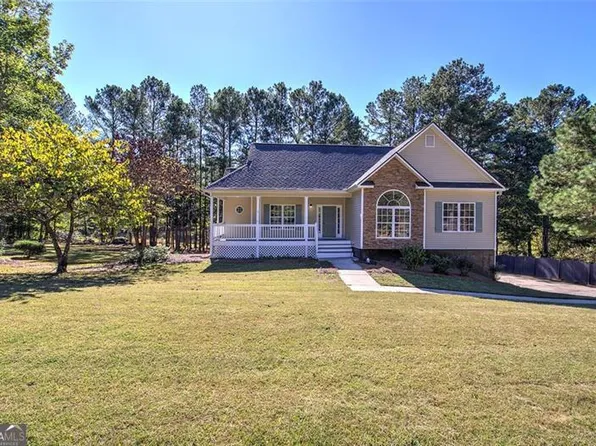 135 Greatwood Dr, White, GA 30184