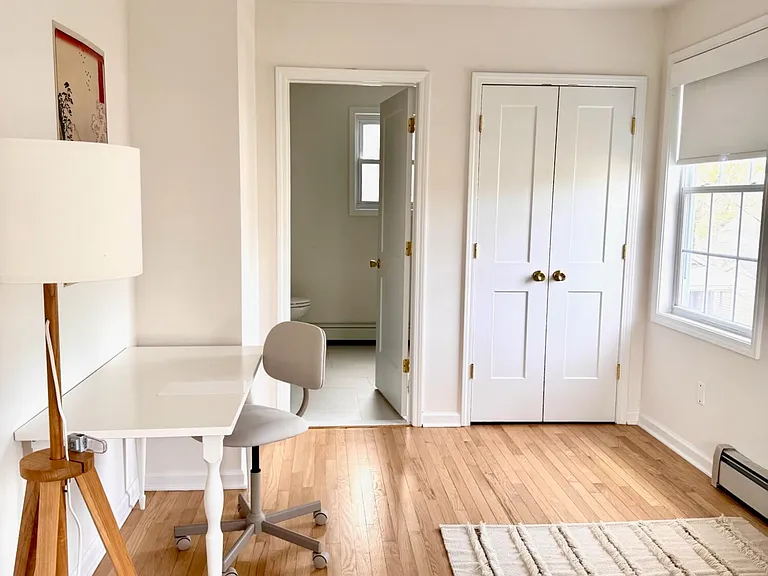 561 Monmouth Ave — Photo 21