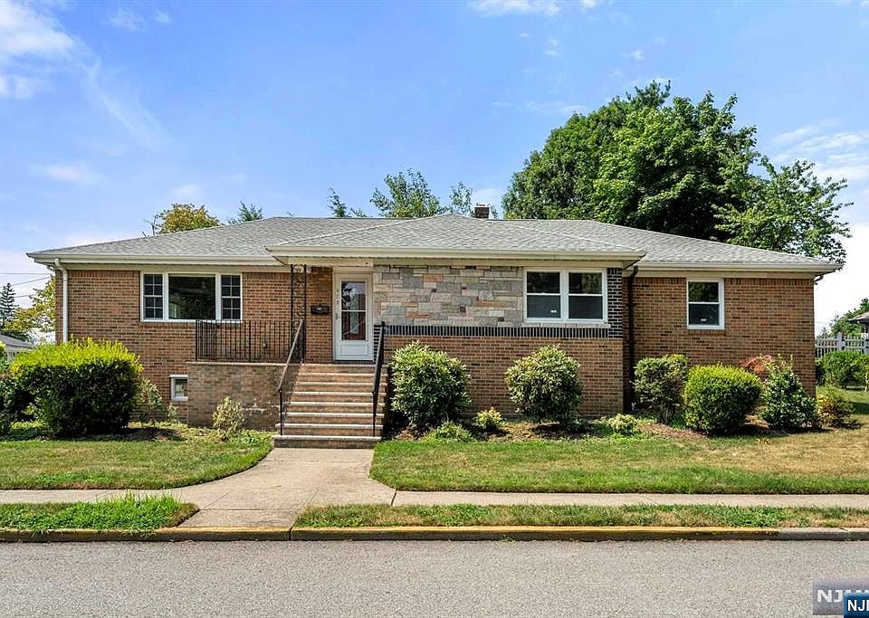 1st image of 244 Elsmere Pl
