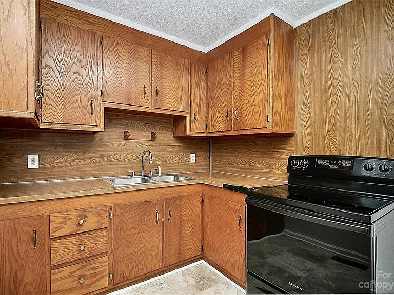 2300 Vanderbilt Rd — Photo 5
