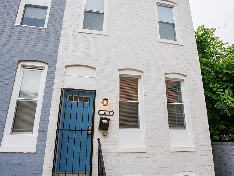 1613 N Spring St — Photo 1