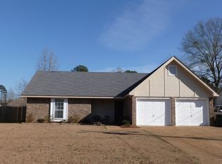 464 Drake Cir, Columbus, MS 39702