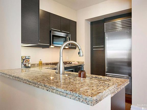 5th image of 425 1st St Unit 1808