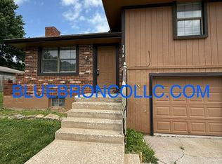 705 NE Banner Dr APT B, Lees Summit, MO 64086