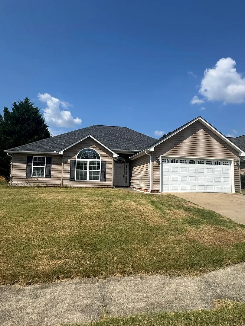 Updated 3 bedroom — Photo 2