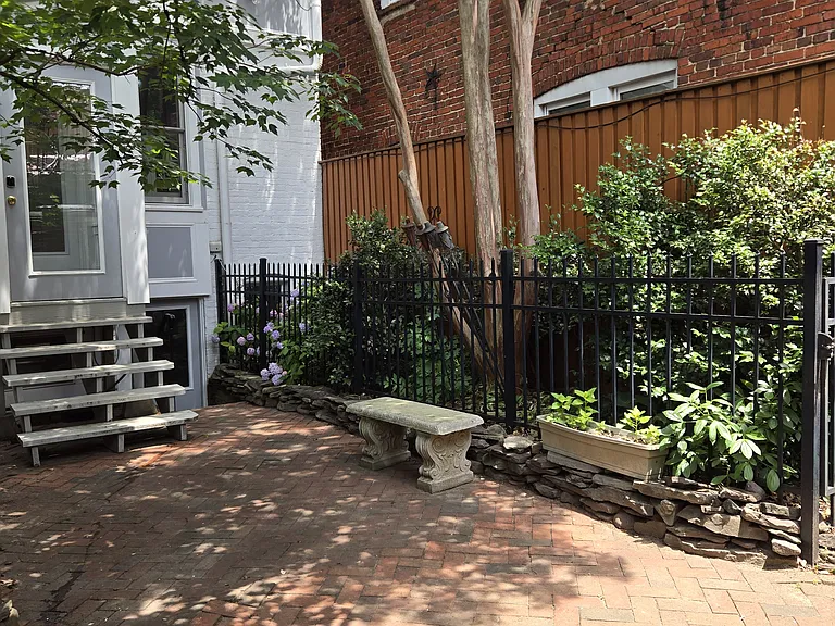 817 I St NE #A — Photo 26