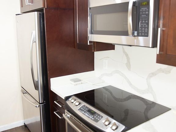 3rd image of 1271 Poplar Ave APT 410
