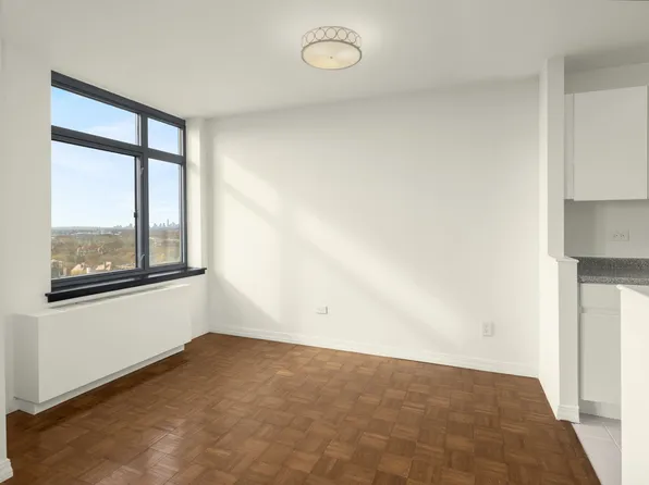 112-01 Queens Boulevard image 6 of 34