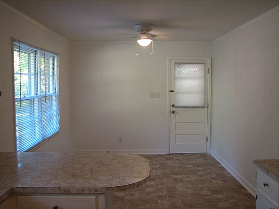 Carpot door to the ketchen