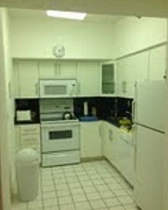 4th image of 3300 NE 191st St APT 117