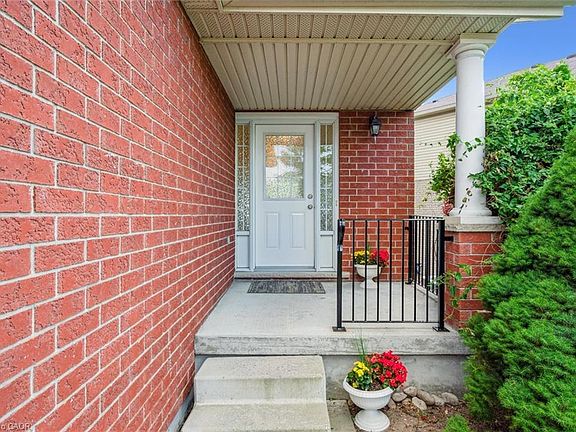4th image of 383 Tealby Cres