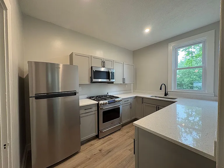 129 Dunbar Ave — Photo 3