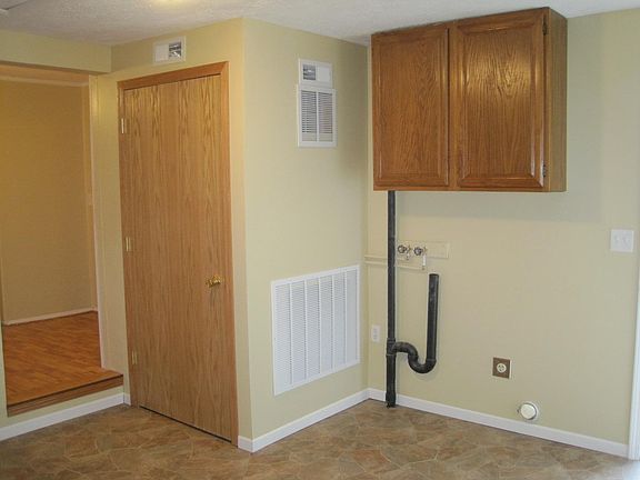 Kitchen/laundry