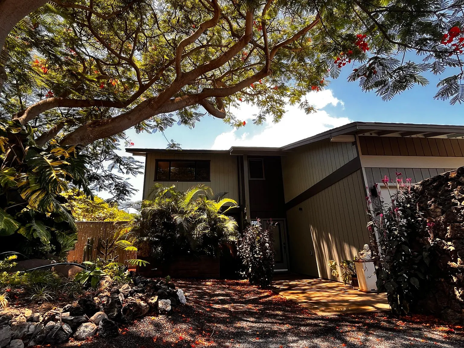2824 Ohina St — Photo 2