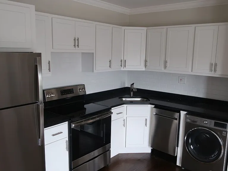 3345 N Marshfield Ave #301 — Photo 9
