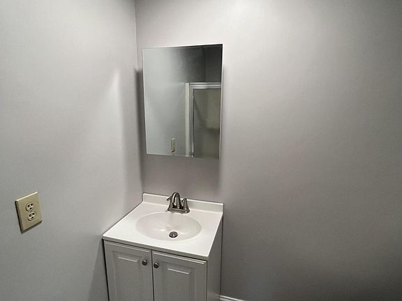 4th image of 423 King St