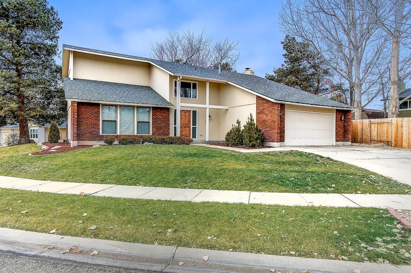 4 bed, 2.5 bath, 2400 sqft, $2,850 — Photo 3