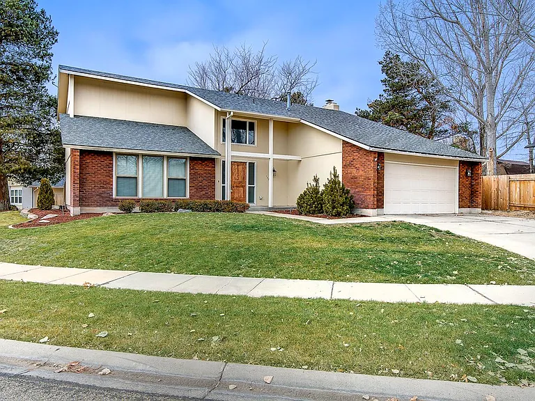 1025 N Eagle Hills Way — Photo 3