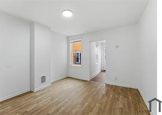 2534 N Water St — Photo 6