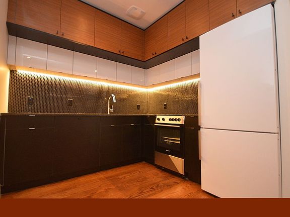 5th image of 194 Hawthorne St APT 3F