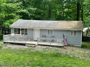 118 Hawthorne Dr, Dingmans Ferry, PA 18328