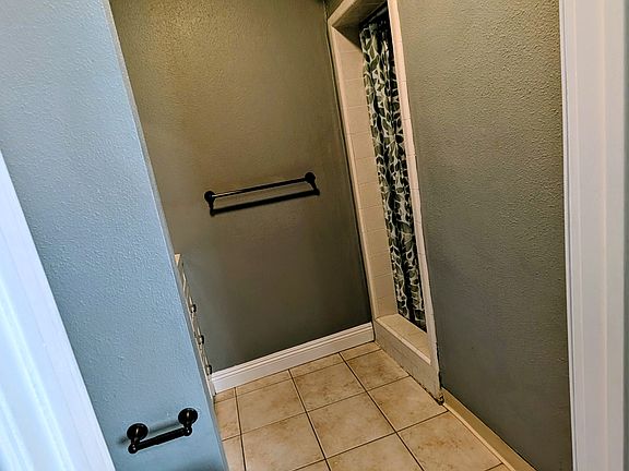 5th image of 447 W 18th St #1