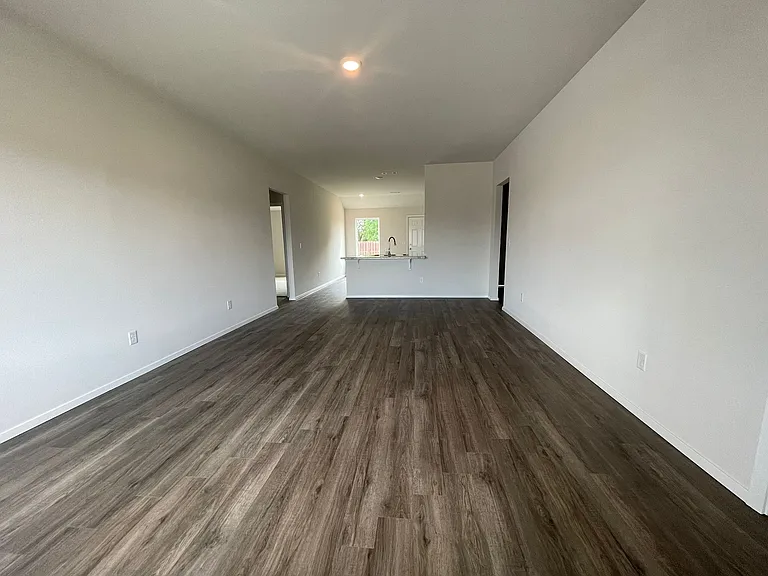 2609 S Silver St — Photo 2