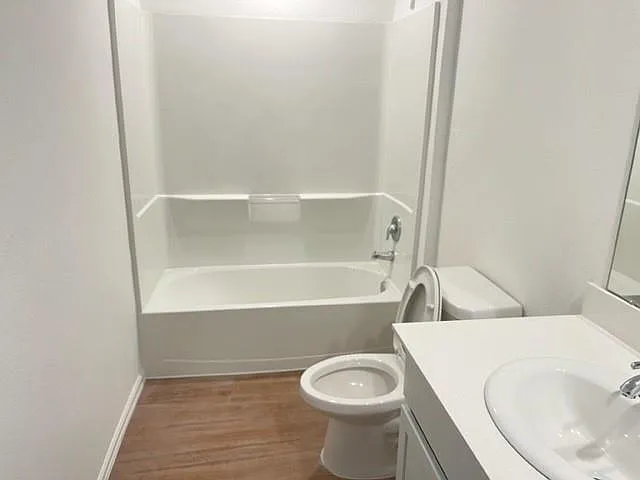 1806 Champions Dr — Photo 12