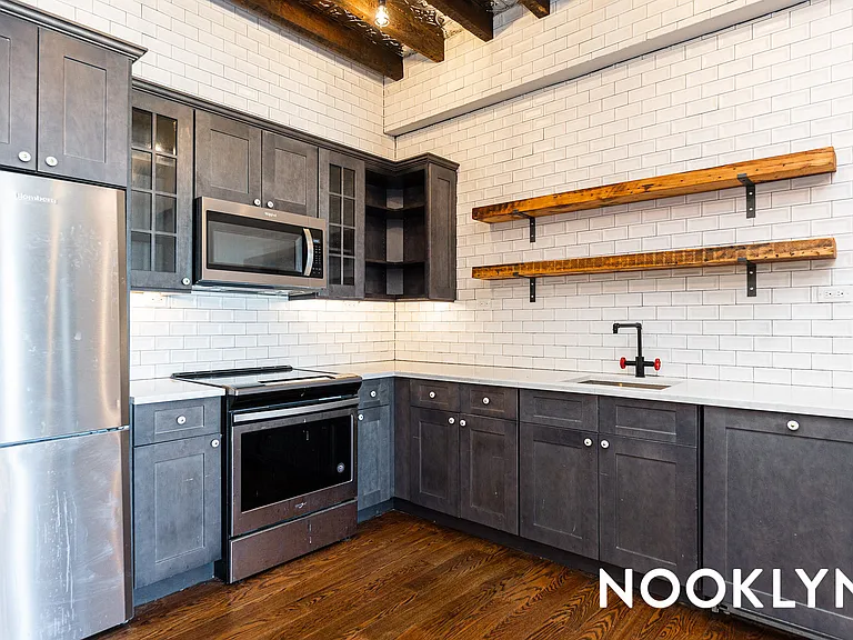 269 Meserole St #3A — Photo 4