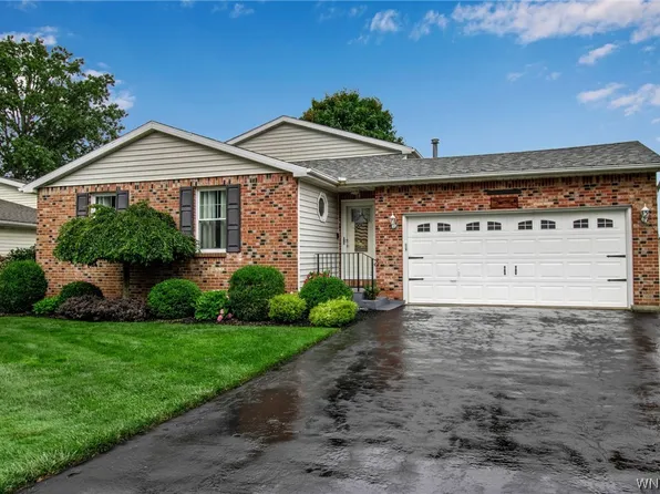 1366 Dangelo Dr, North Tonawanda, NY 14120