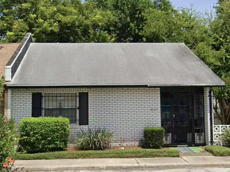 927 E Millard Ct — Photo 1
