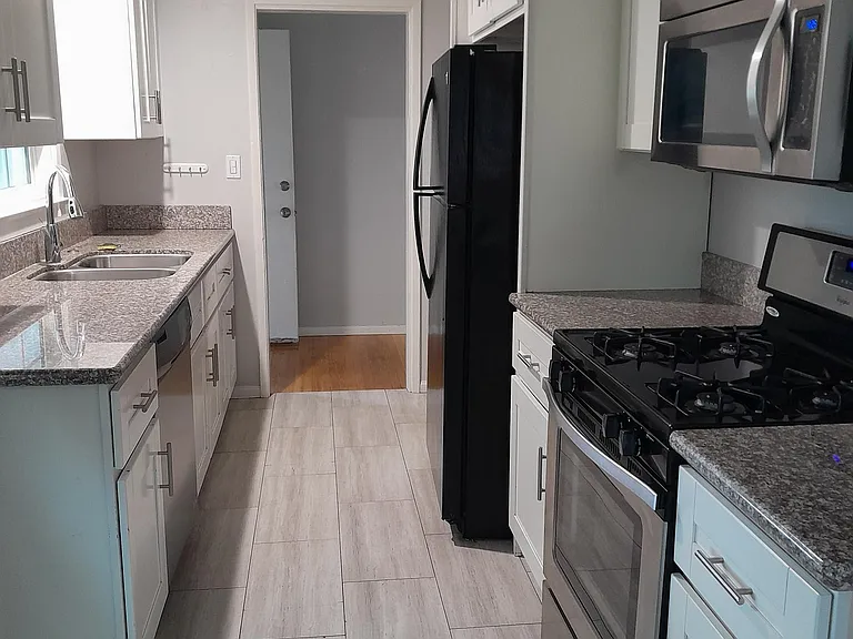 417 E Walnut Ave #A — Photo 8
