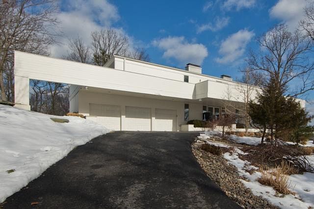 1st image of 15 Reynolds Ln