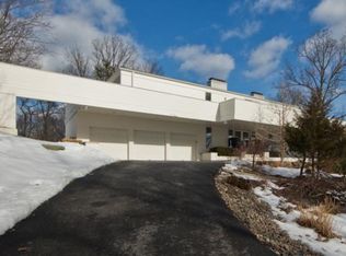 15 Reynolds Ln, Katonah, NY 10536